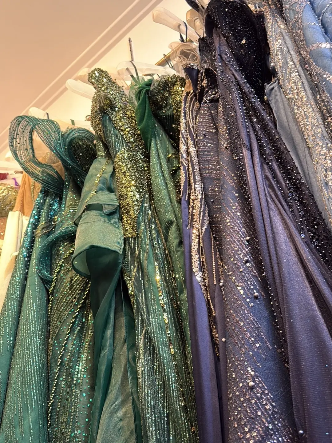 Rak gaun pesta berpayet di butik HG Bridal Jakarta